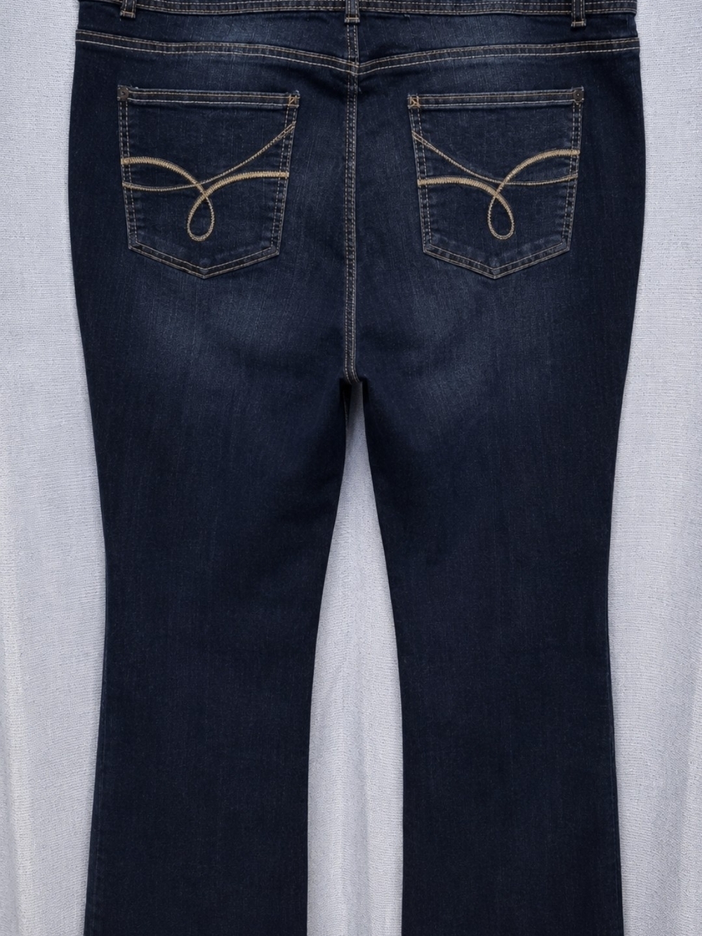 Dark Wash Women’s Jeans with Embroidered Back Pockets